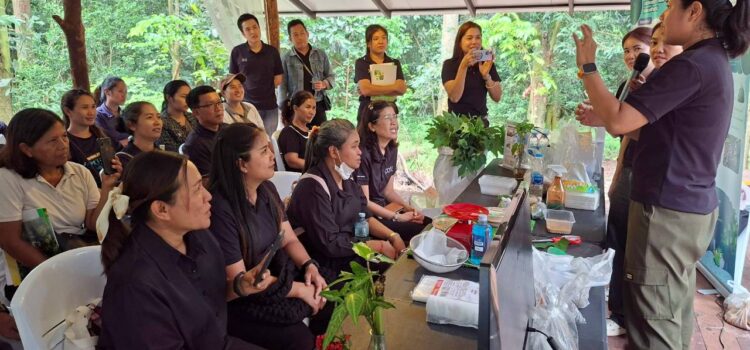 สท.-ไบโอเทค ร่วมกับ สนง.เกษตรจังหวัดชุมพร เติมความรู้เกษตรกร-เจ้าหน้าที่ “จัดการโรคและแมลงศัตรูพืชในสวนทุเรียนด้วยชีวภัณฑ์”