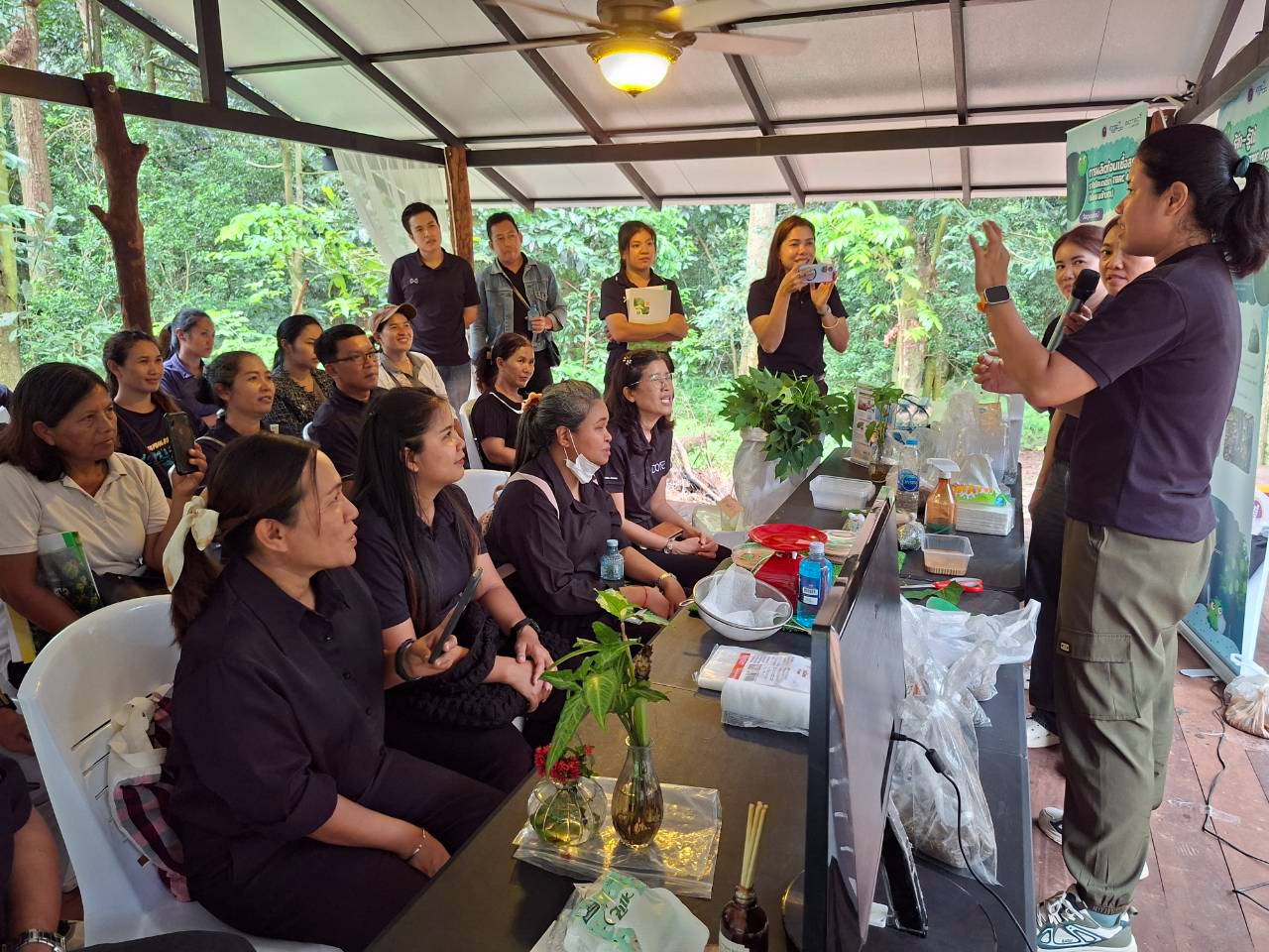สท.-ไบโอเทค ร่วมกับ สนง.เกษตรจังหวัดชุมพร เติมความรู้เกษตรกร-เจ้าหน้าที่ “จัดการโรคและแมลงศัตรูพืชในสวนทุเรียนด้วยชีวภัณฑ์”