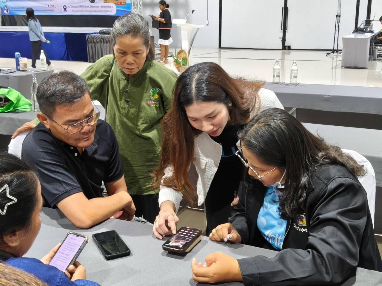 สท. ติดอาวุธความรู้ “ตลาดออนไลน์” ให้เกษตรกรสุรินทร์-ยโสธร เพิ่มช่องทางขายผลผลิตถั่วเขียว KUML