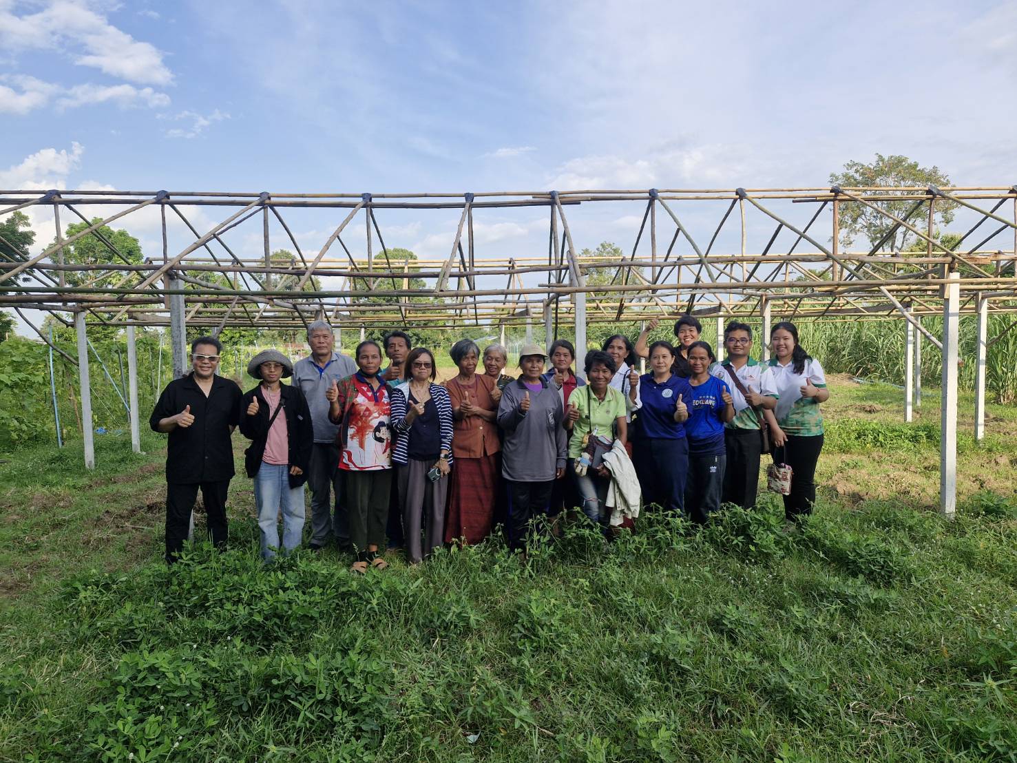 สท. ผนึกผู้เชี่ยวชาญ เดินสายติดตามให้คำแนะนำเกษตรกรทุ่งกุลา “ปลูกผักให้รอด: เจาะลึกเรื่องดิน ปุ๋ย และวิธีสยบศัตรูพืช”