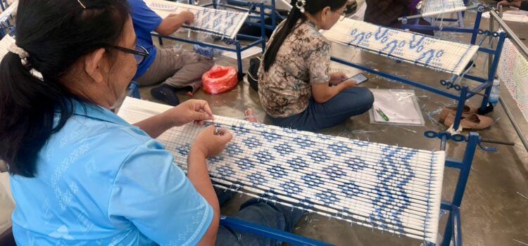 สท. เสริมศักยภาพนวัตกรชุมชนด้านสิ่งทอทุ่งกุลา พัฒนาทักษะผ้าทอมัดหมี่สู่มาตรฐานอาชีพ ระดับ 5 สท. เสริมศักยภาพนวัตกรชุมชนด้านสิ่งทอทุ่งกุลา พัฒนาทักษะผ้าทอมัดหมี่สู่มาตรฐานอาชีพ ระดับ 5