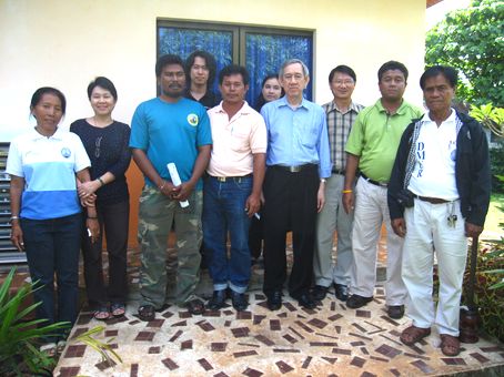 คณะผู้บริหารโครงการ BRT ถ่ายภาพเป็นที่ระลึกร่วมกับผู้นำชุมชน