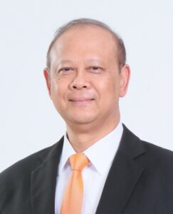 รองศาสตราจารย์สุธรรม อยู่ในธรรม