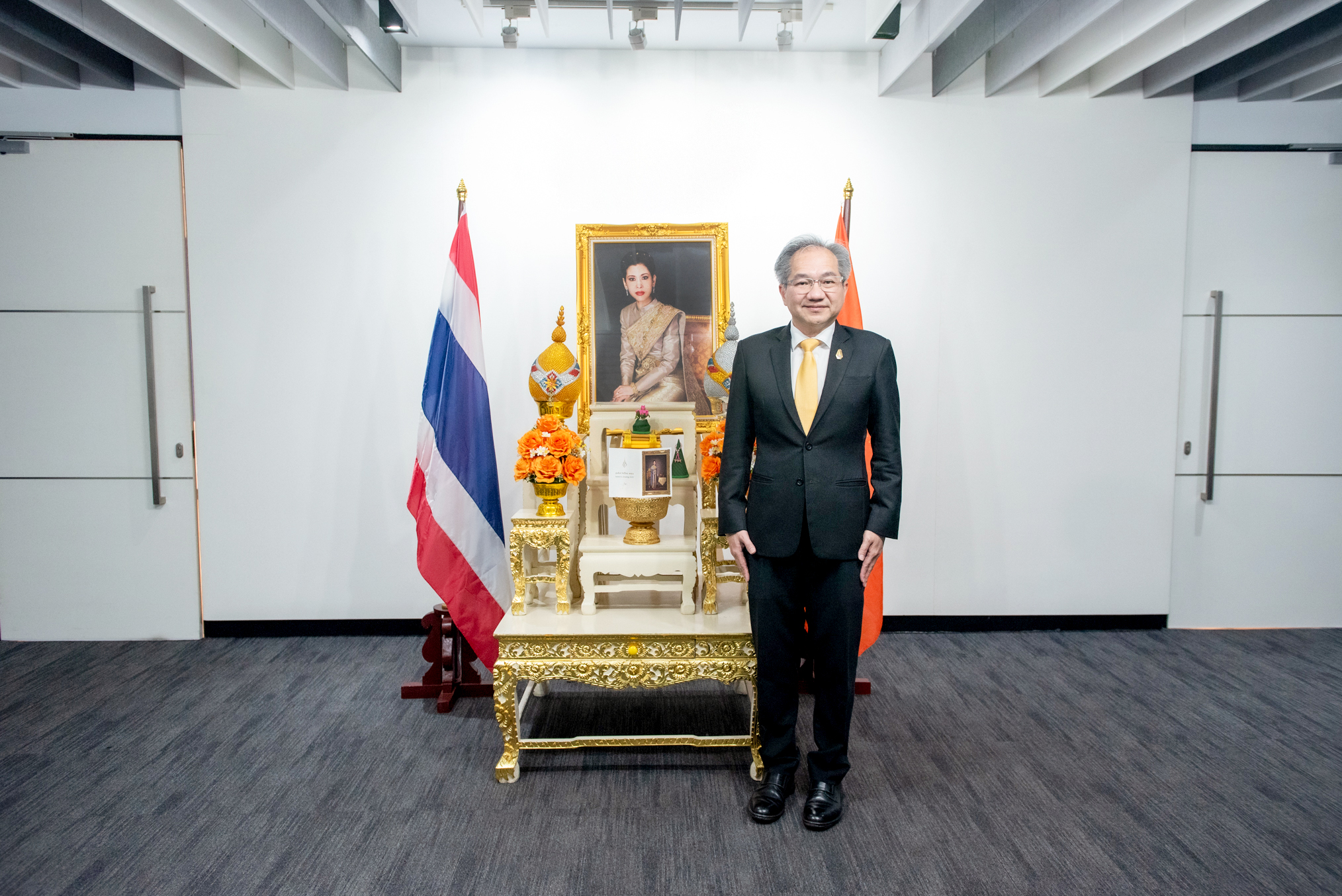สมเด็จพระเจ้าน้องนางเธอ เจ้าฟ้าจุฬาภรณวลัยลักษณ์ฯ พระราชทาน ส.ค.ส. และไดอารี่ ประจำปี 2568 แก่ ศาสตราจารย์ ดร. ชูกิจ ลิมปิจำนงค์ ผู้อำนวยการ สวทช. เป็นขวัญและกำลังใจแก่ผู้ปฏิบัติงานเพื่อประโยชน์ของสถาบันวิจัยจุฬาภรณ์