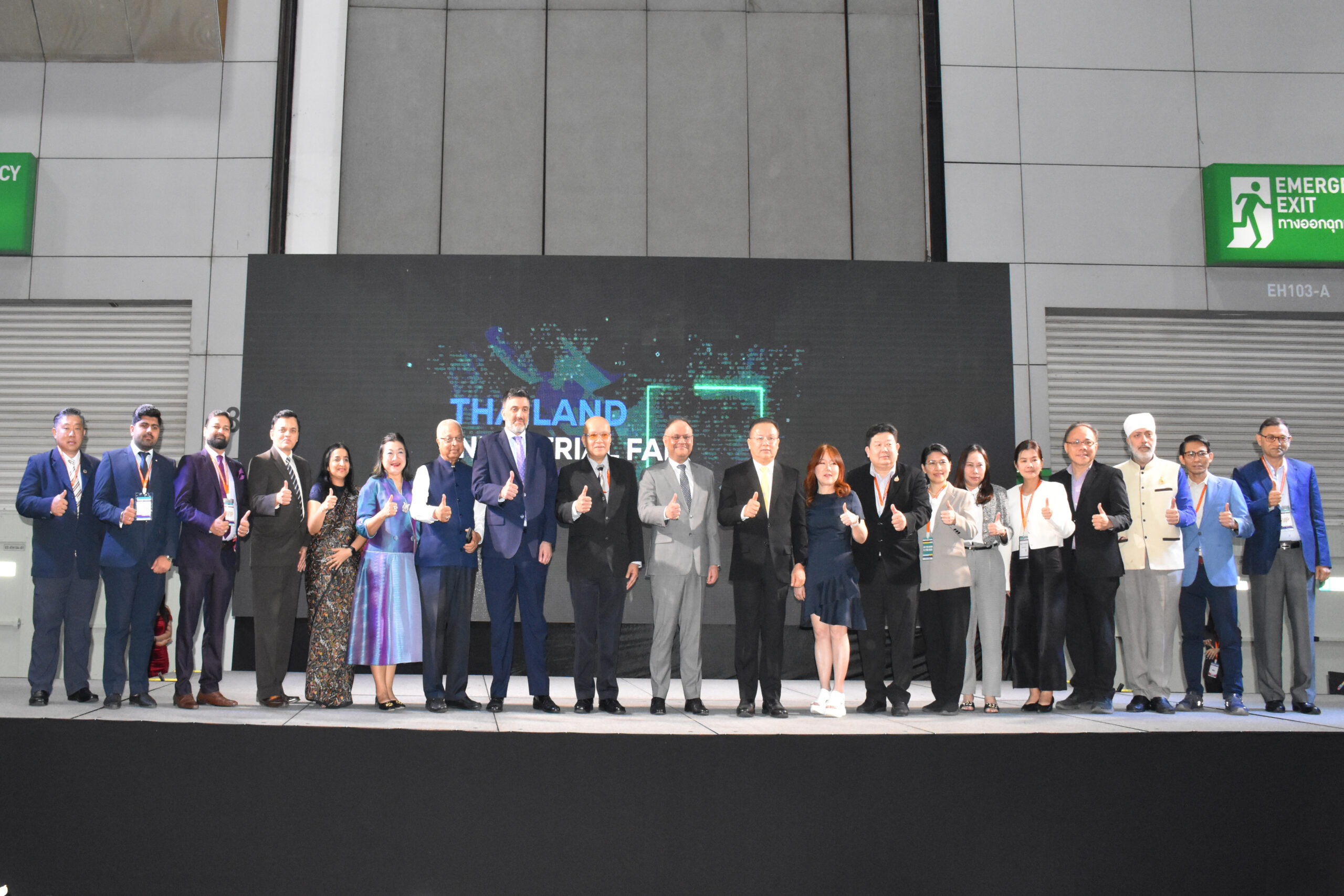 พิธีเปิดงาน TIF, Warehousing & Logistics Asia and Food Pack Asia 2025 ณ เวทีกลาง Hall 103 ศูนย์นิทรรศการและการประชุมไบเทค บางนา กรุงเทพฯ  โดยมีนายบรรจง สุกรีฑา รองปลัดกระทรวงอุตสาหกรรม เป็นประธานในพิธี พร้อมด้วยนายนาเกช ซิงห์ เอกอัครราชทูตอินเดียประจำประเทศไทย ผู้ช่วยศาสตราจารย์ ดร.เชาวรีย์ อรรถลังรอง ผู้อำนวยการศูนย์พันธุวิศวกรรมและเทคโนโลยีชีวภาพแห่งชาติ (ไบโอเทค) สำนักงานพัฒนาวิทยาศาสตร์และเทคโนโลยีแห่งชาติ (สวทช.) และ ดร.กอบกุล เหล่าเท้ง รักษาการรองผู้อำนวยการไบโอเทค รวมถึงผู้บริหารจากหน่วยงานต่างๆ เข้าร่วมเป็นเกียรติในพิธี
