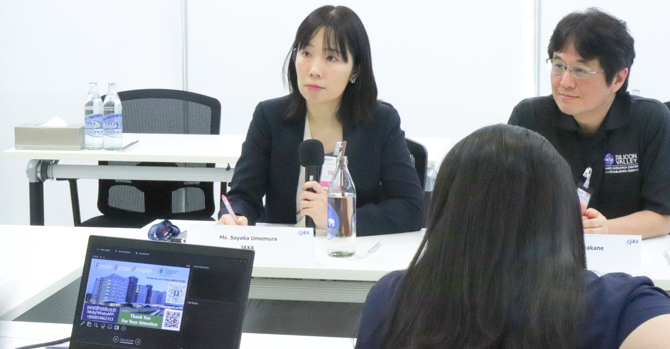 ภาพบรรยากาศคณะ JAXA ขณะฟังบรรยายการเยี่ยมชม