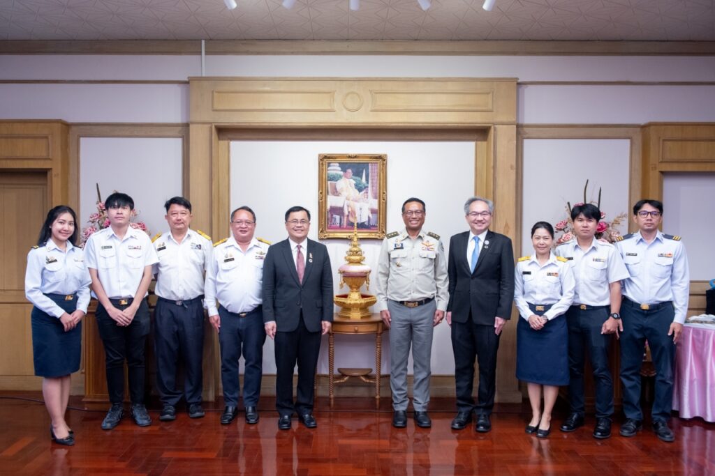 ภาพหมู่พิธีลงนามบันทึกข้อตกลงความร่วมมือ ระหว่าง จุฬาฯ กรมอุทยานแห่งชาติ สัตว์ป่าและพันธุ์พืช องค์การสวนสัตว์แห่งประเทศไทย สำนักงานพัฒนาวิทยาศาสตร์และเทคโนโลยีแห่งชาติ