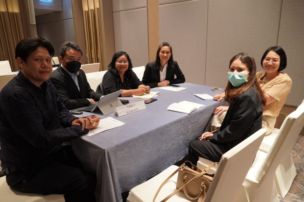 ภาพบรรยายกาศผู้เข้าร่วมกิจกรรมเข้ากลุ่มเพื่อแลกเปลี่ยนความคิดเห็น ภายในงานครั้งนี้