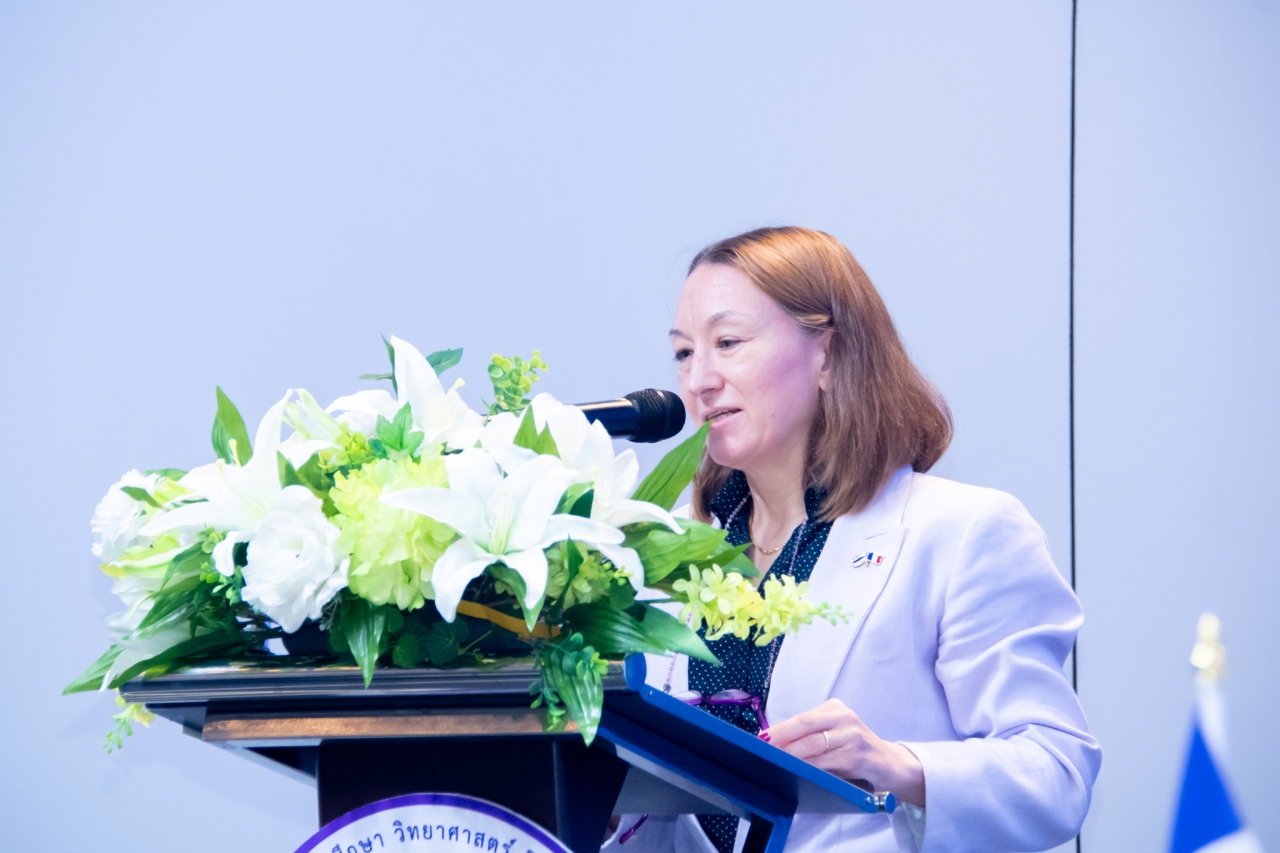 นางลีส ตาลโบต์ บาเร (Mrs. Lise Talbot- Barré) 