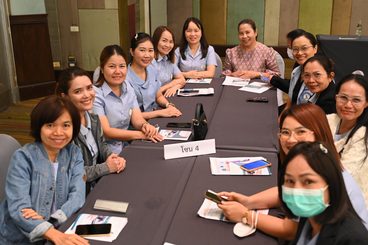ภาพการอบรมเชิงปฏิบัติการการใช้ชุดตรวจคัดกรองโรคไตให้กับบุคลากรทางการแพทย์