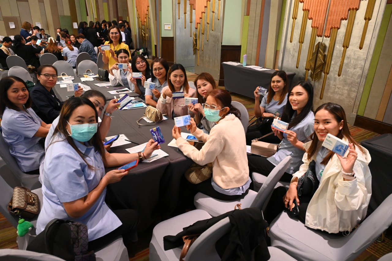 ภาพการอบรมเชิงปฏิบัติการการใช้ชุดตรวจคัดกรองโรคไตให้กับบุคลากรทางการแพทย์
