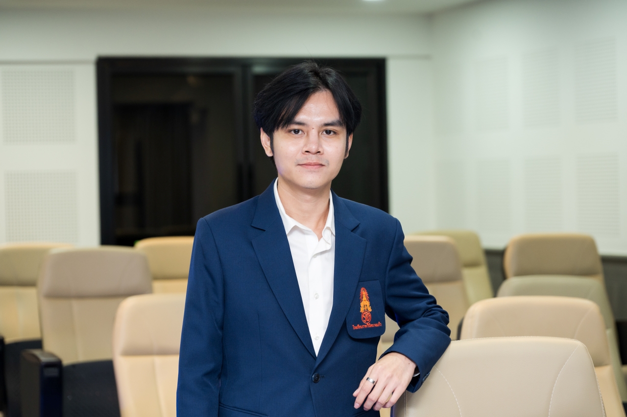 ภาพนายกรกันต์ ดิตถ์อัศวณิช ครูกลุ่มสาระการเรียนรู้วิทยาศาสตร์และเทคโนโลยี โรงเรียนราชวินิตบางแก้ว 