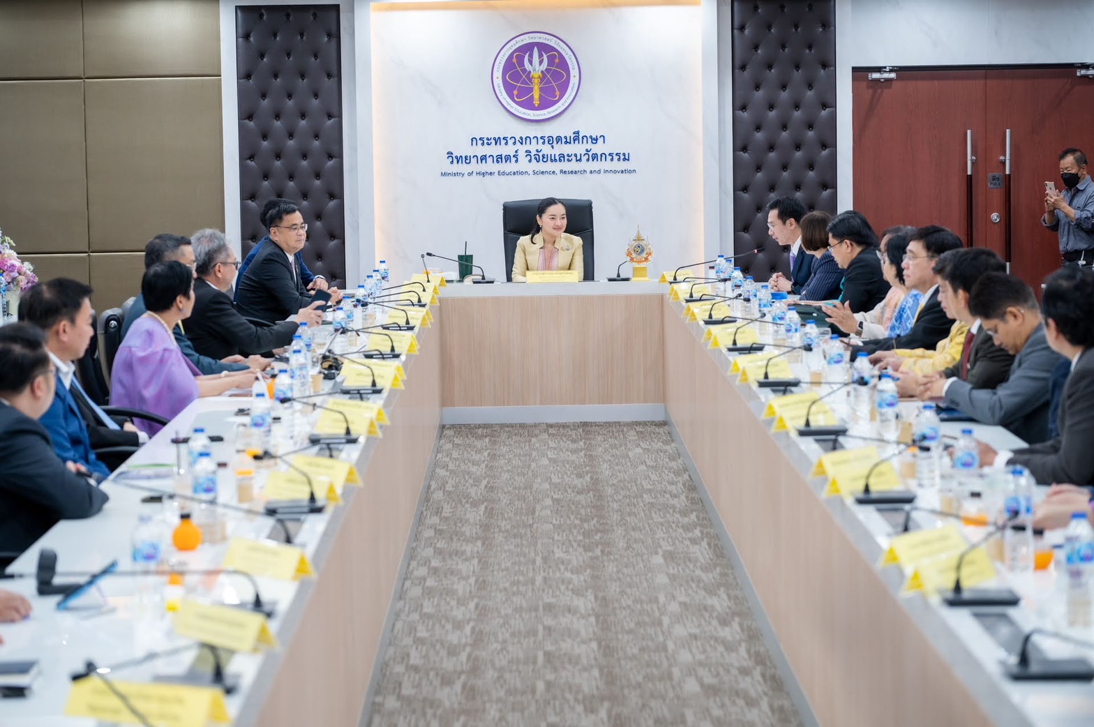 น.ส.สุดาวรรณ หวังศุภกิจโกศล รมว. การอุดมศึกษา วิทยาศาสตร์ วิจัยและนวัตกรรม (อว.) แถลงมอบนโยบายให้ผู้บริหารกระทรวง อว. 