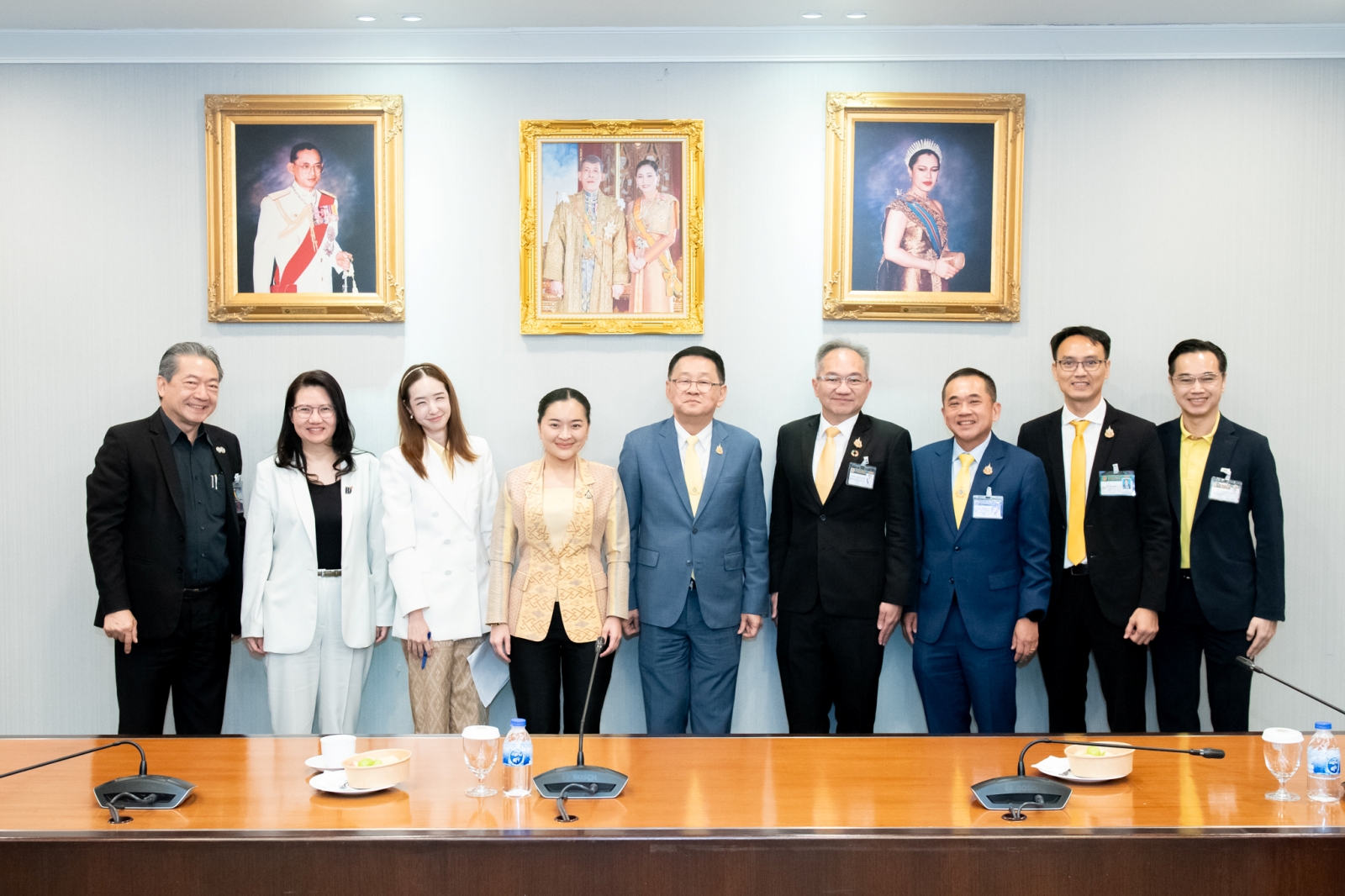 ภาพหมู่งานรัฐบาลเดินหน้าขับเคลื่อนกรอบการพัฒนาปัญญาประดิษฐ์แห่งชาติ (National AI Program)