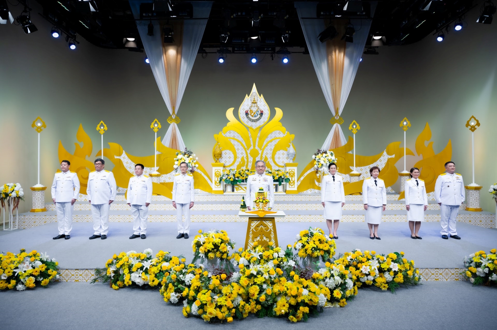 ภาพ คณะผู้บริหาร สวทช. บันทึกเทปถวายพระพรชัยมงคล พระบาทสมเด็จพระวชิรเกล้าเจ้าอยู่หัว