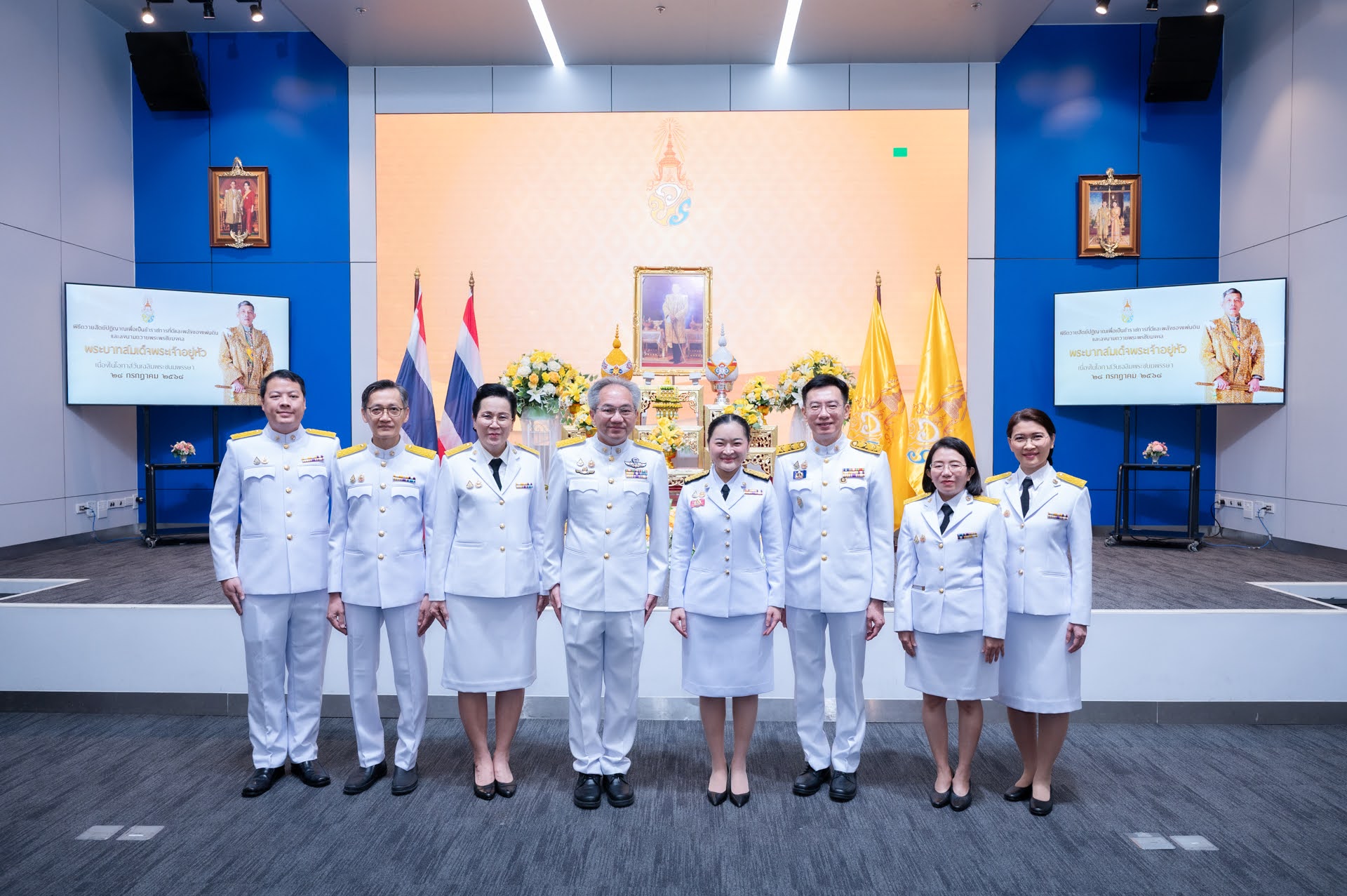 ภาพพิธีลงนามถวายพระพรชัยมงคล และพิธีถวายสัตย์ปฏิญาณเพื่อเป็นข้าราชการที่ดีและพลังของแผ่นดิน