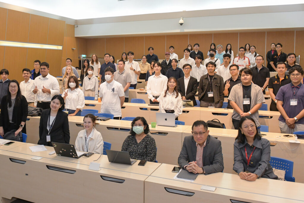 ภาพ นักศึกษาใหม่ TAIST-Science Tokyo พร้อมด้วยคณะผู้บริหารและทีมงาน สวทช. ถ่ายภาพร่วมกัน
