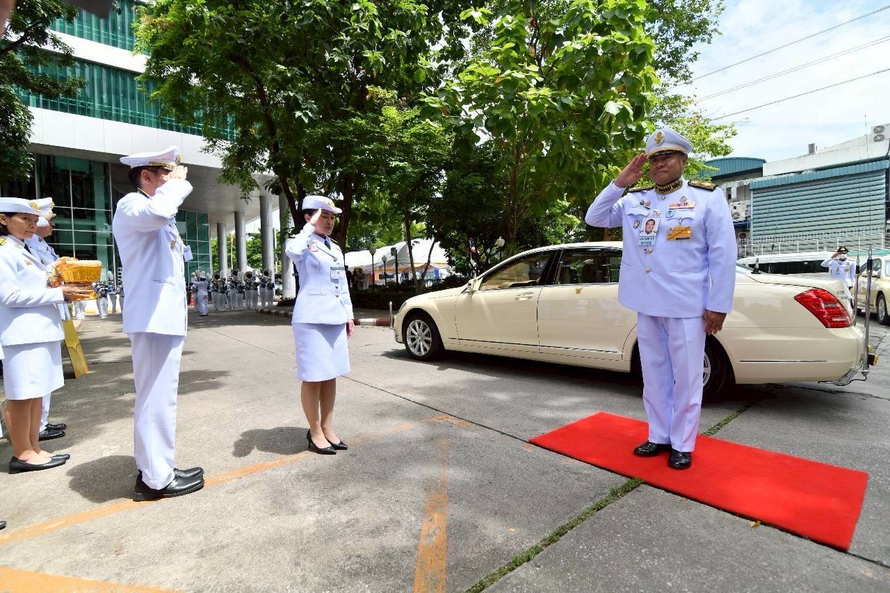 ภาพพิธีวางพุ่มดอกไม้ถวายราชสักการะ ร.4 “พระบิดาแห่งวิทยาศาสตร์ไทย” เนื่องในวันวิทยาศาสตร์แห่งชาติ 18 สิงหาคม สวทช. ร่วมรำลึกและสานต่อพระราชปณิธาน