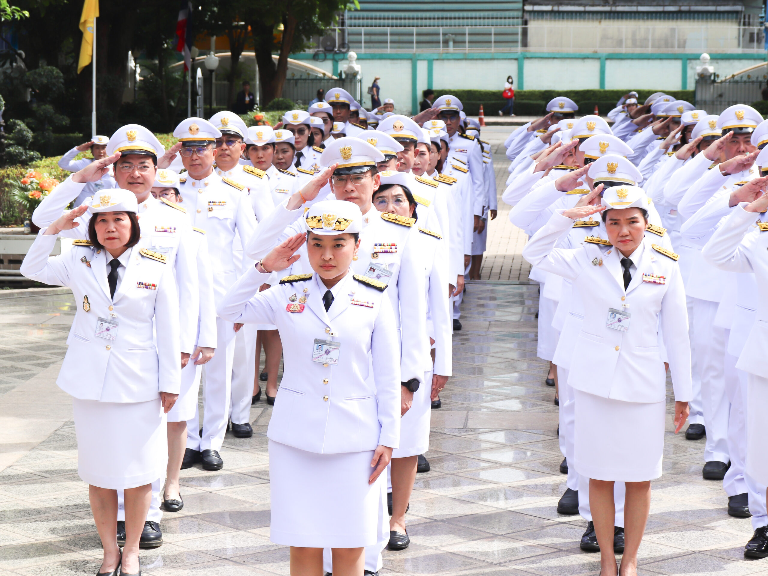 ภาพพิธีวางพุ่มดอกไม้ถวายราชสักการะ ร.4 “พระบิดาแห่งวิทยาศาสตร์ไทย” เนื่องในวันวิทยาศาสตร์แห่งชาติ 18 สิงหาคม สวทช. ร่วมรำลึกและสานต่อพระราชปณิธาน