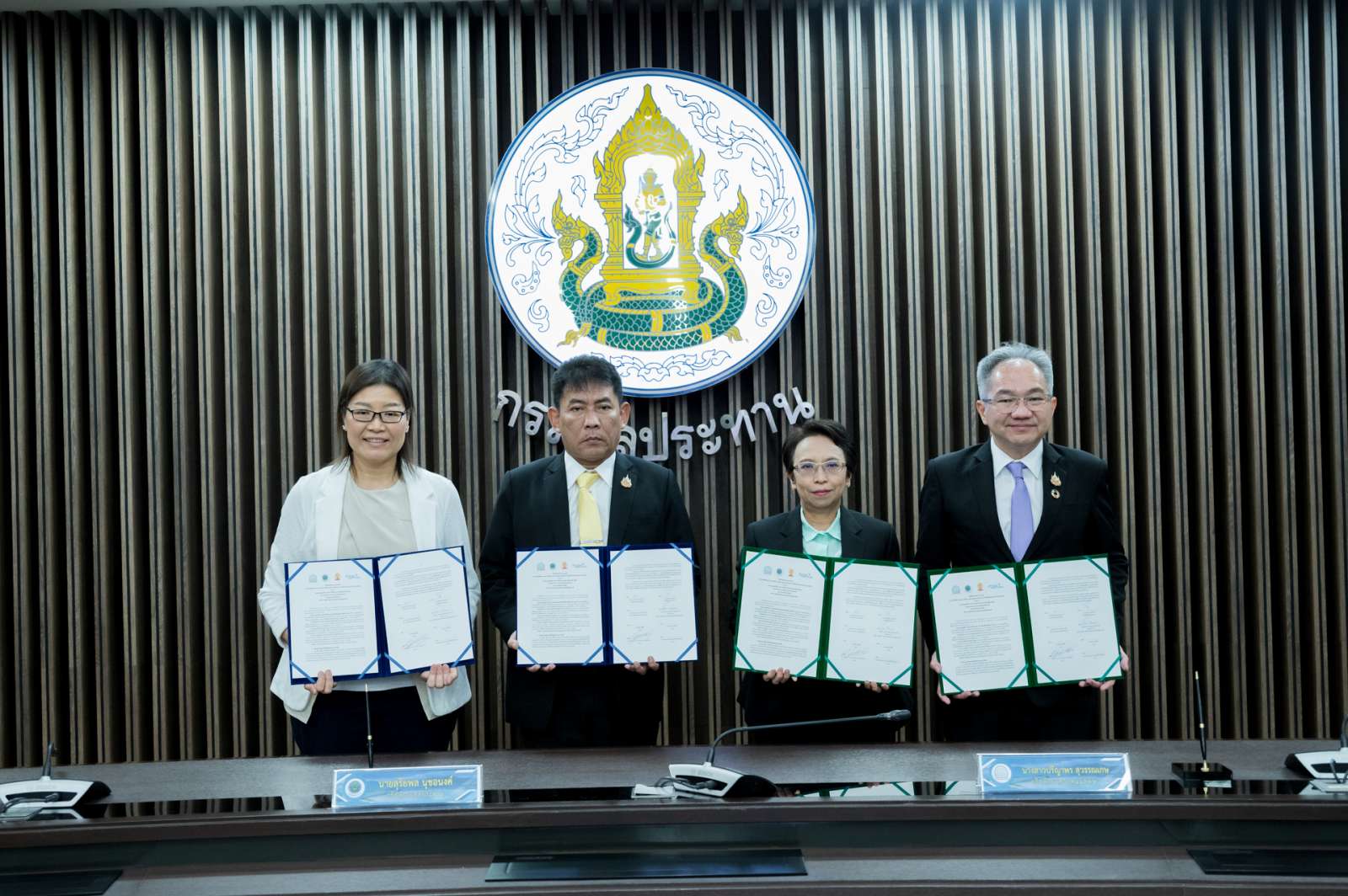 ภาพหมู่สวทช.-กรมชลประทาน-กรมควบคุมมลพิษ-จุฬาฯ ผนึกกำลังสร้างระบบจัดการคุณภาพน้ำยั่งยืน รับมือสารปนเปื้อนอุบัติใหม่
