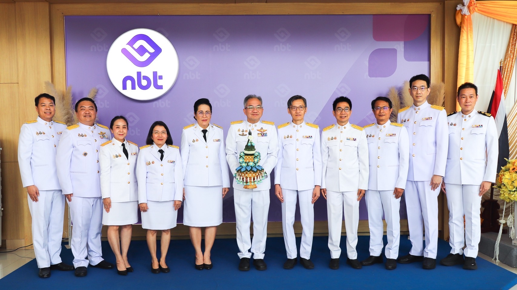 ภาพคณะผู้บริหารถวายพระพรชัยมงคล สมเด็จพระนางเจ้าสิริกิติ์ พระบรมราชินีนาถ พระบรมราชชนนีพันปีหลวง 