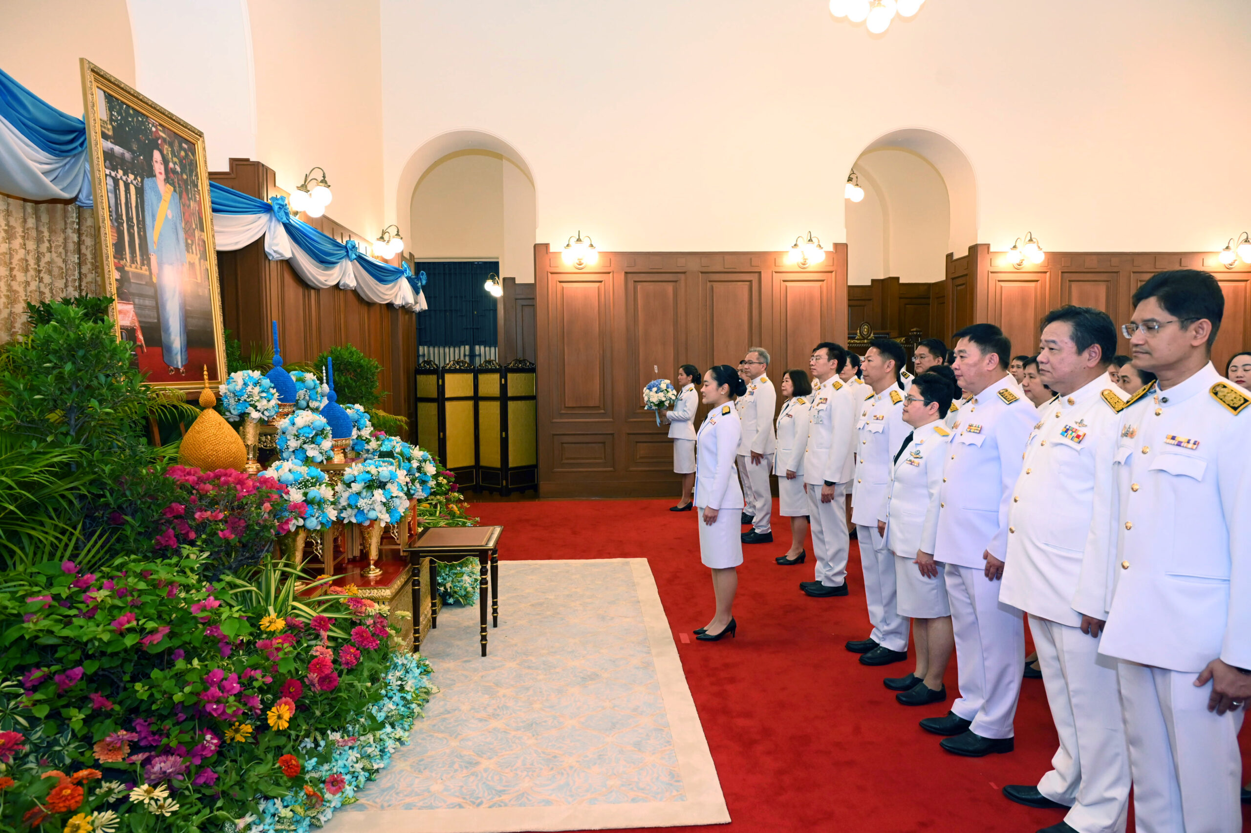 ภาพรมว.อว. นำคณะผู้บริหาร อว. ลงนามถวายพระพรชัยมงคลสมเด็จพระนางเจ้าสิริกิติ์ พระบรมราชินีนาถ พระบรมราชชนนีพันปีหลวง