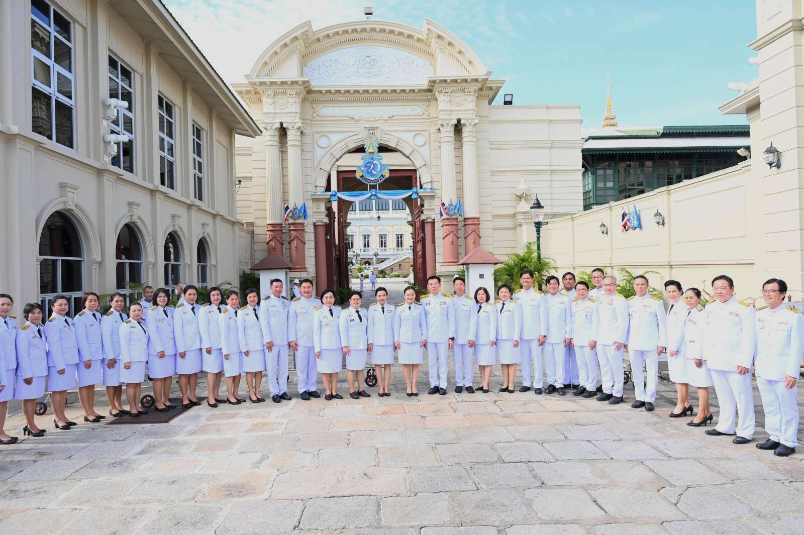 ภาพคณะผู้บริหารถวายพระพร