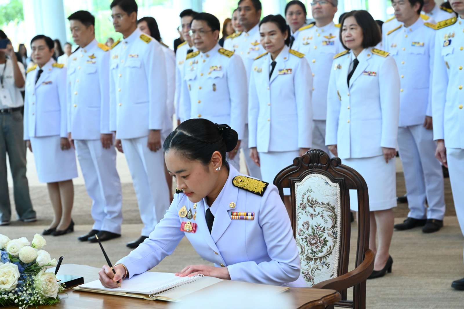 รมว.อว. นำคณะผู้บริหาร อว. ลงนามถวายพระพรชัยมงคลสมเด็จพระนางเจ้าสิริกิติ์ พระบรมราชินีนาถ พระบรมราชชนนีพันปีหลวง