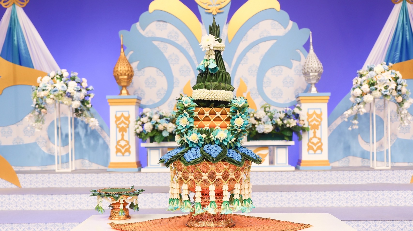 ภาพคณะผู้บริหารถวายพระพรชัยมงคล สมเด็จพระนางเจ้าสิริกิติ์ พระบรมราชินีนาถ พระบรมราชชนนีพันปีหลวง