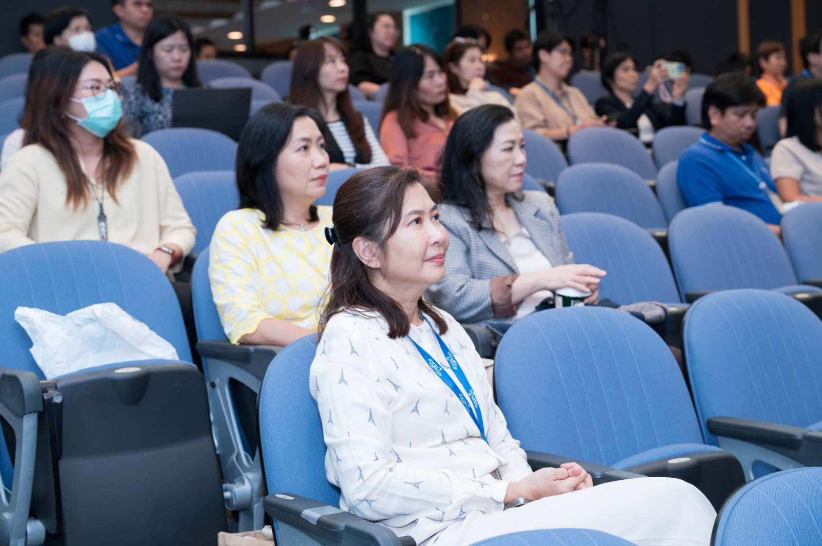 ภาพบรรยากาศผู้ร่วมงาน