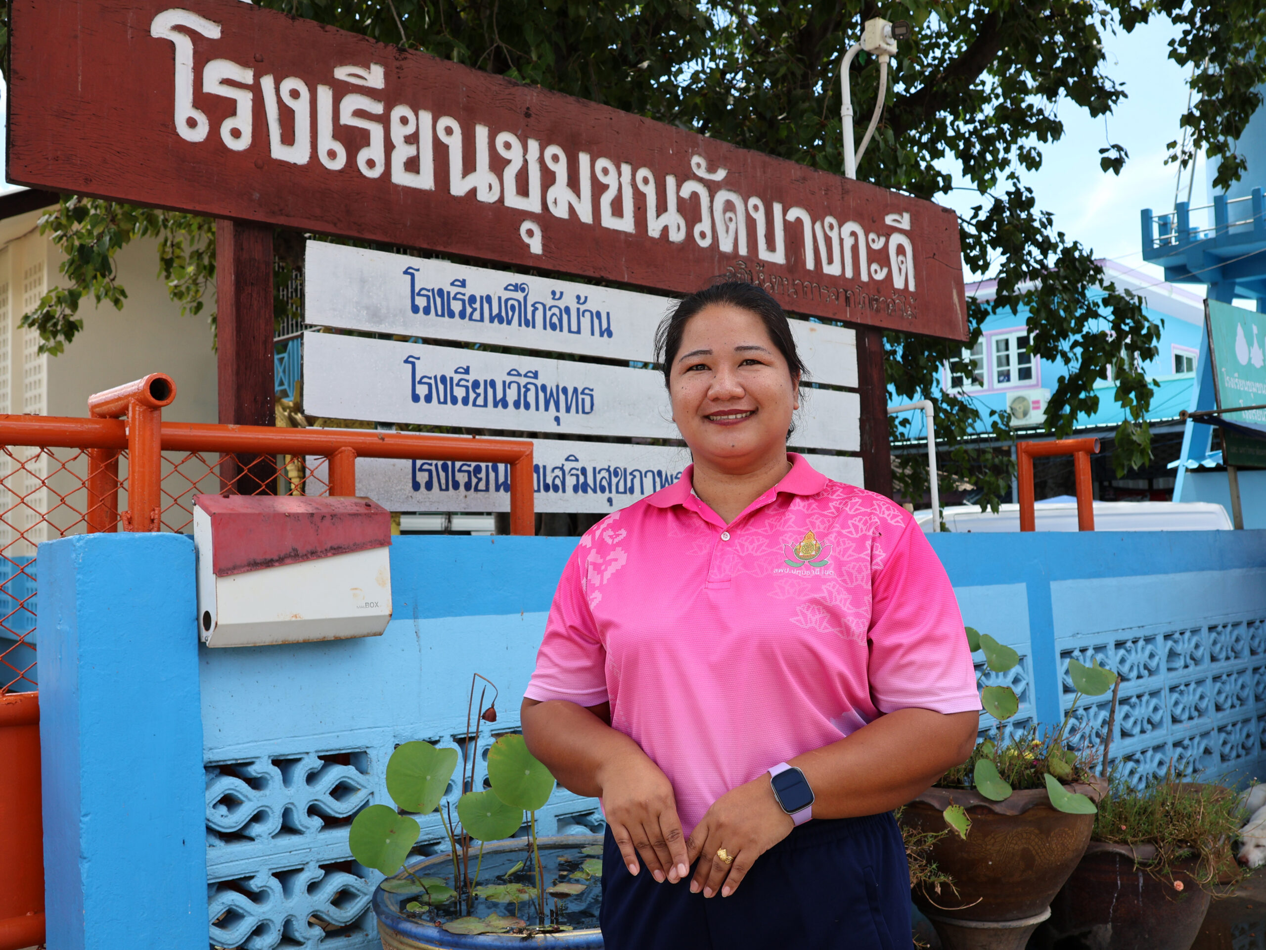 ภาพคุณนุสรินทร์ อังคสิงห์ ครูชำนาญการโรงเรียนชุมชนวัดบางกะดี กล่าวขอบคุณ