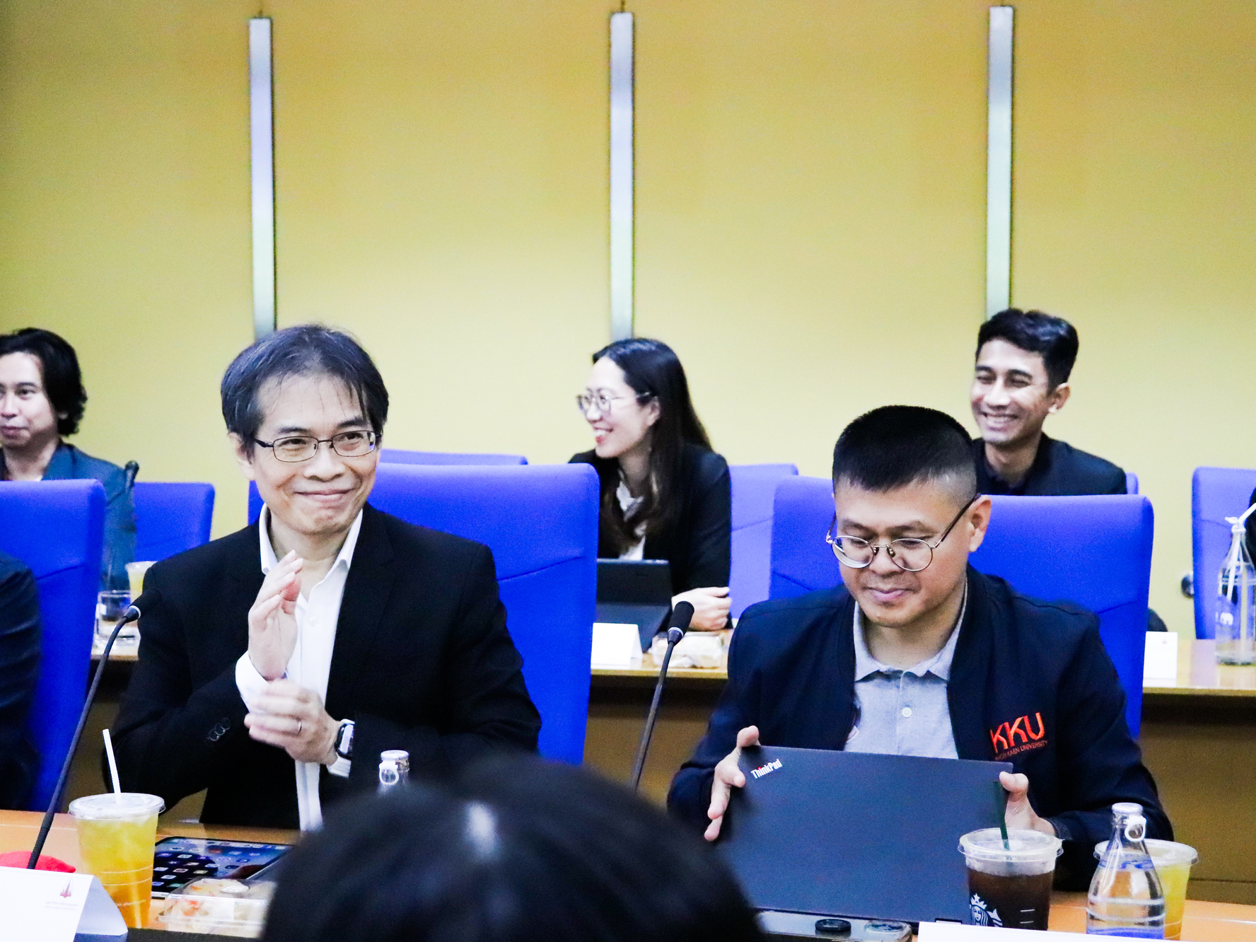 ภาพคณะผู้บริหารและบุคลากรจากมหาวิทยาลัยขอนแก่นได้เข้าร่วมรับฟังการบรรยาย แลกเปลี่ยนข้อคิดเห็น
