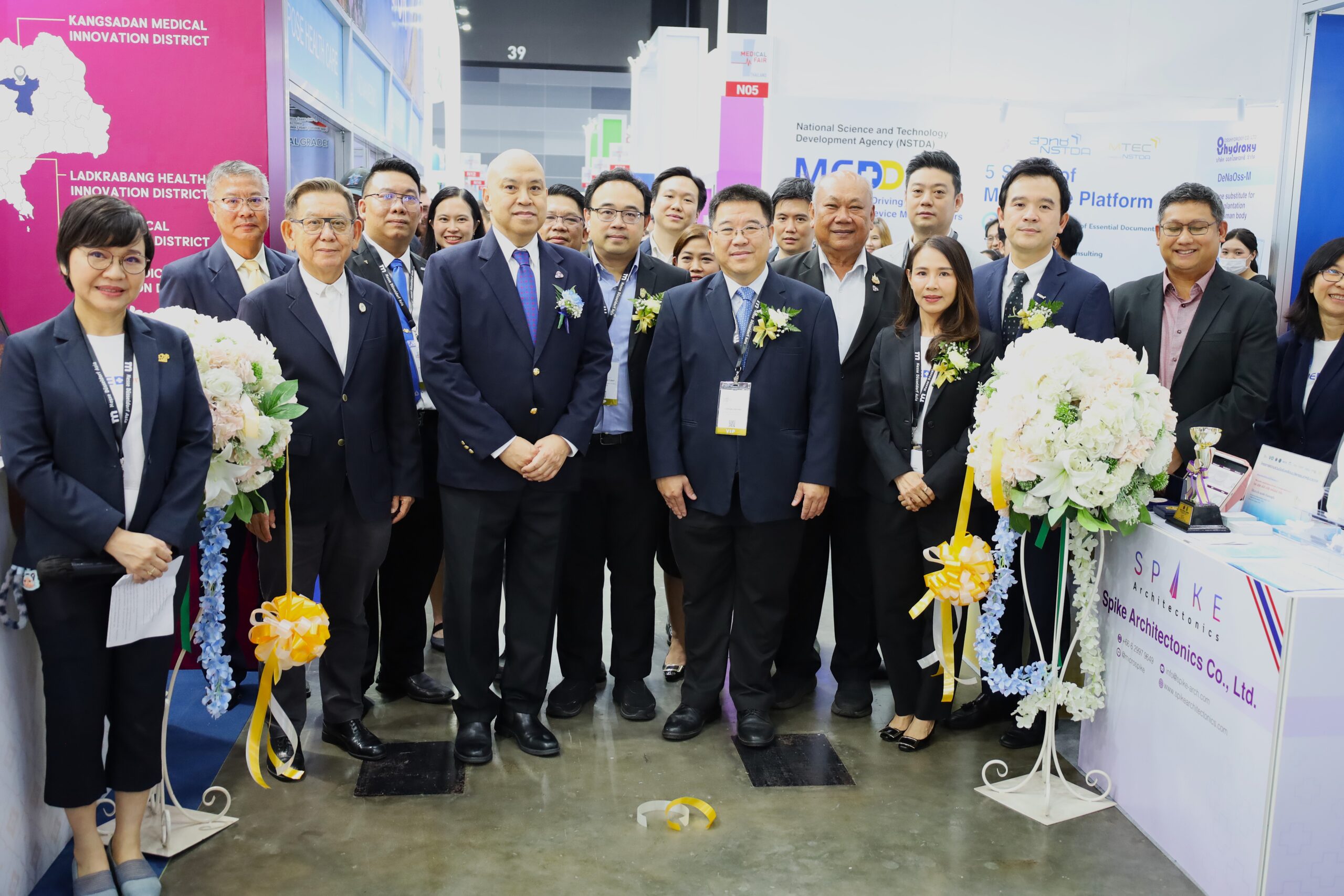ภาพหมู่ภายในงาน Medical Fair Thailand 2025