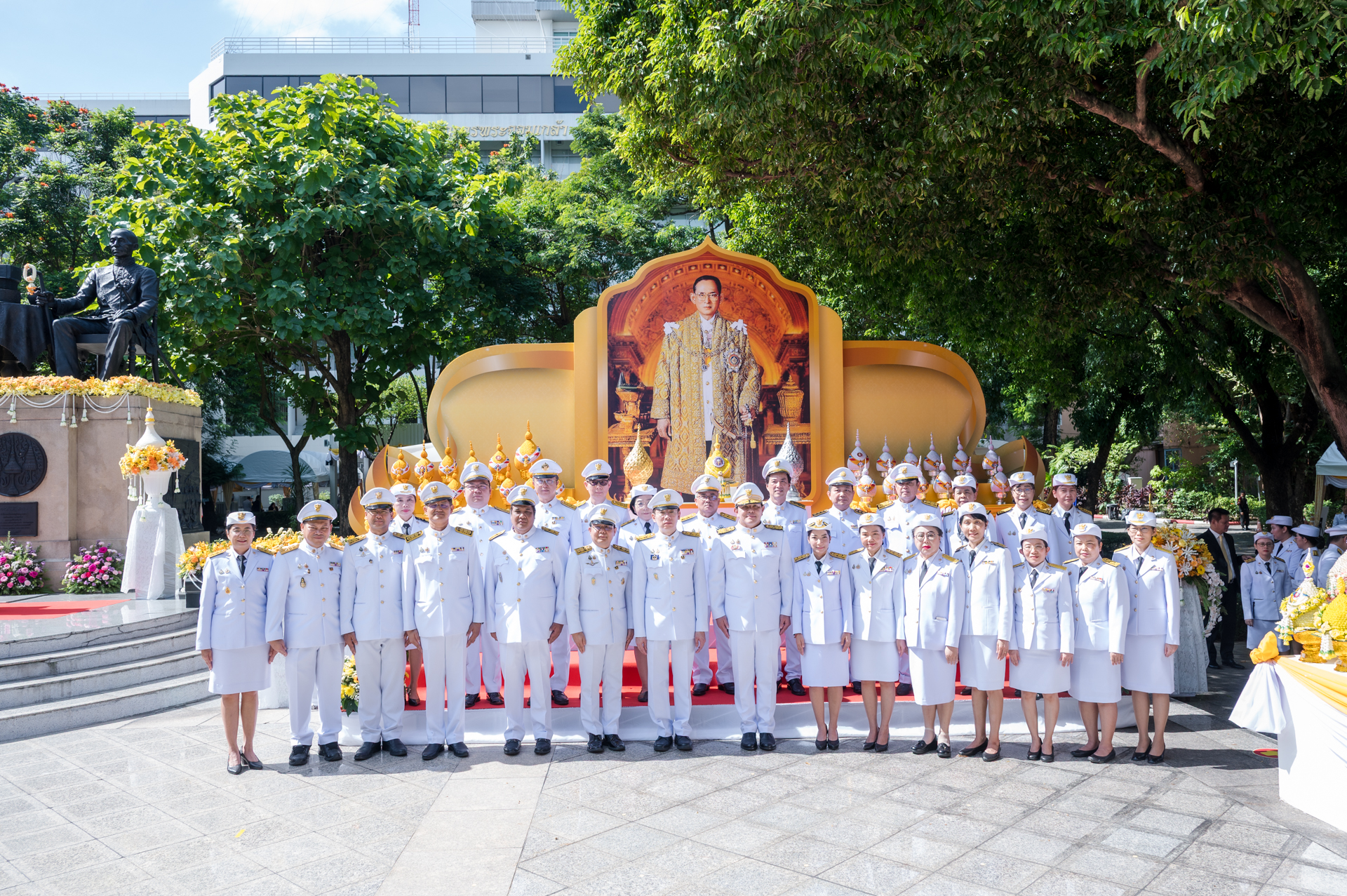 ภาพอว. จัดพิธีวางพุ่มดอกไม้เทิดพระเกียรติ ร.9 เนื่องในวันเทคโนโลยีของไทย 2568 รำลึกพระมหากรุณาธิคุณ “พระบิดาแห่งเทคโนโลยีของไทย”