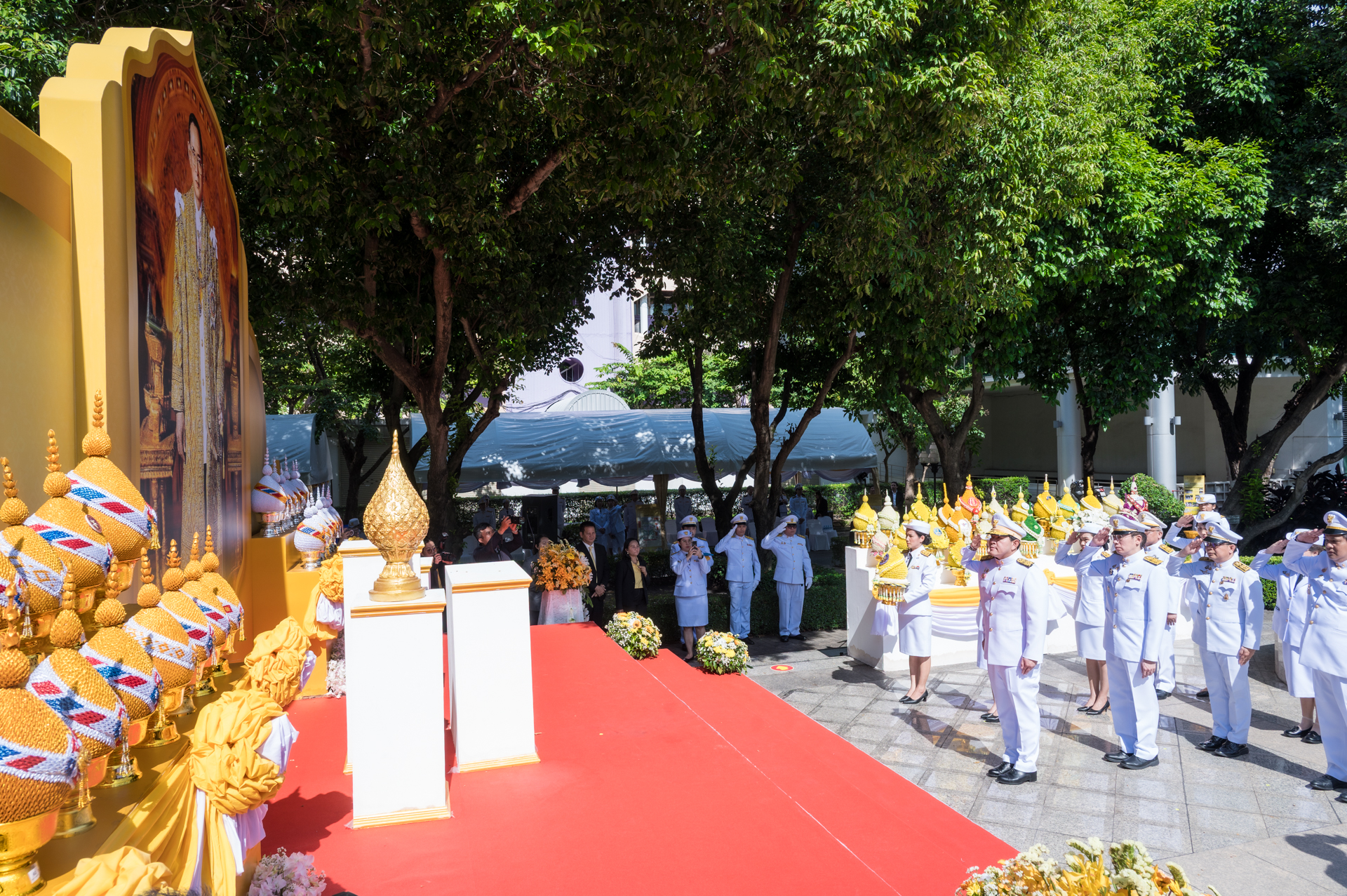 ภาพบรรยากาศ อว. จัดพิธีวางพุ่มดอกไม้เทิดพระเกียรติ ร.9 เนื่องในวันเทคโนโลยีของไทย 2568 รำลึกพระมหากรุณาธิคุณ “พระบิดาแห่งเทคโนโลยีของไทย”