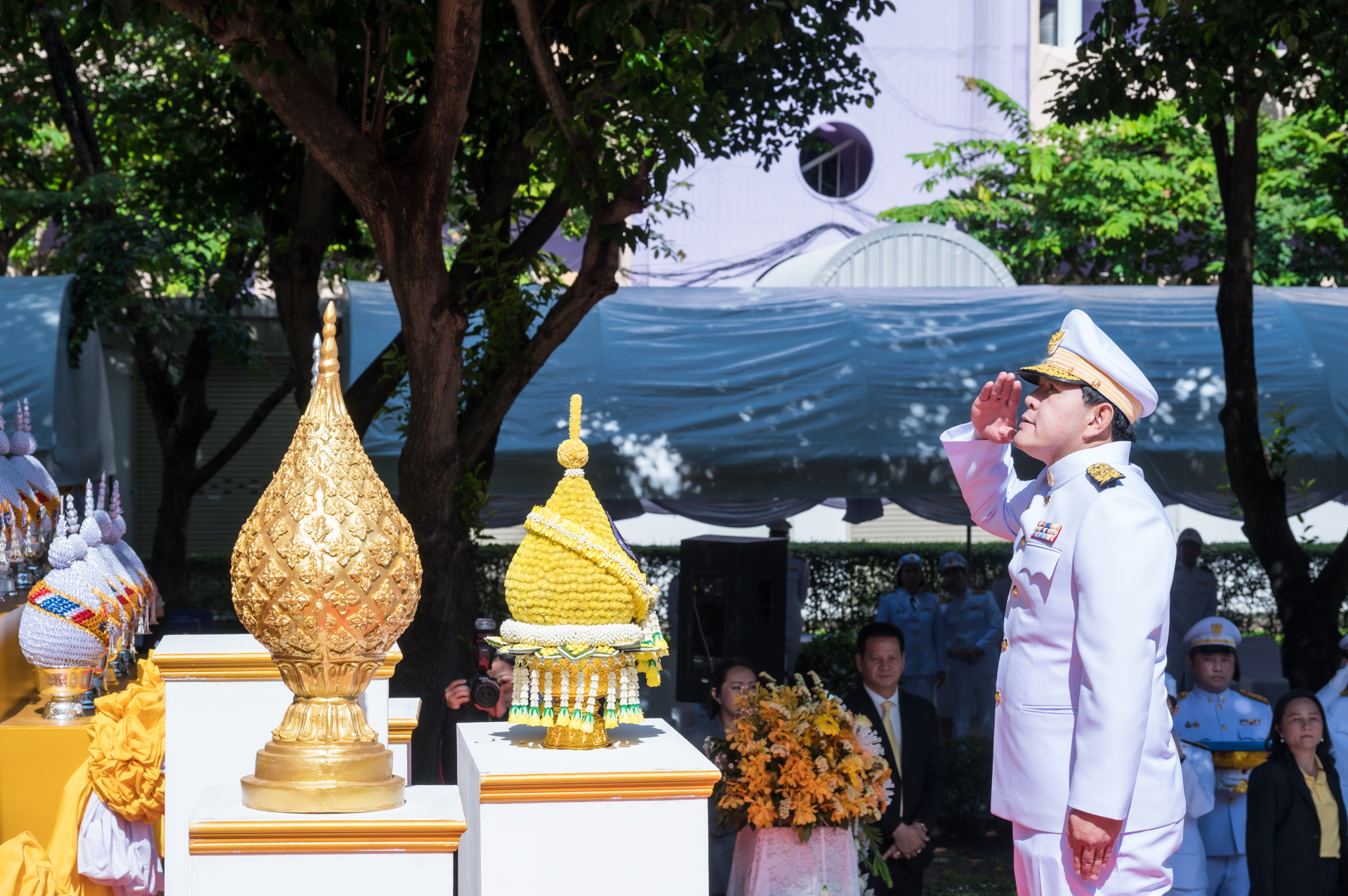 ภาพบรรยากาศ อว. จัดพิธีวางพุ่มดอกไม้เทิดพระเกียรติ ร.9 เนื่องในวันเทคโนโลยีของไทย 2568 รำลึกพระมหากรุณาธิคุณ “พระบิดาแห่งเทคโนโลยีของไทย”