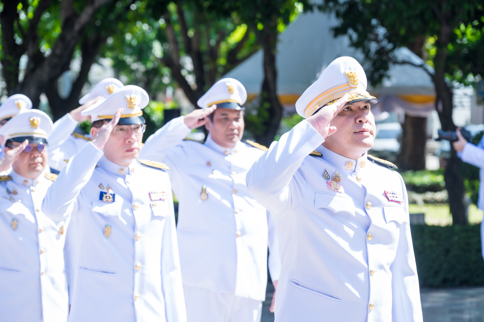 ภาพบรรยากาศ อว. จัดพิธีวางพุ่มดอกไม้เทิดพระเกียรติ ร.9 เนื่องในวันเทคโนโลยีของไทย 2568 รำลึกพระมหากรุณาธิคุณ “พระบิดาแห่งเทคโนโลยีของไทย”