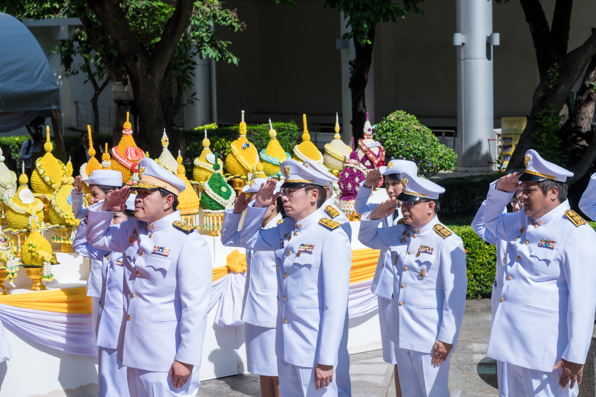 ภาพบรรยากาศ อว. จัดพิธีวางพุ่มดอกไม้เทิดพระเกียรติ ร.9 เนื่องในวันเทคโนโลยีของไทย 2568 รำลึกพระมหากรุณาธิคุณ “พระบิดาแห่งเทคโนโลยีของไทย”