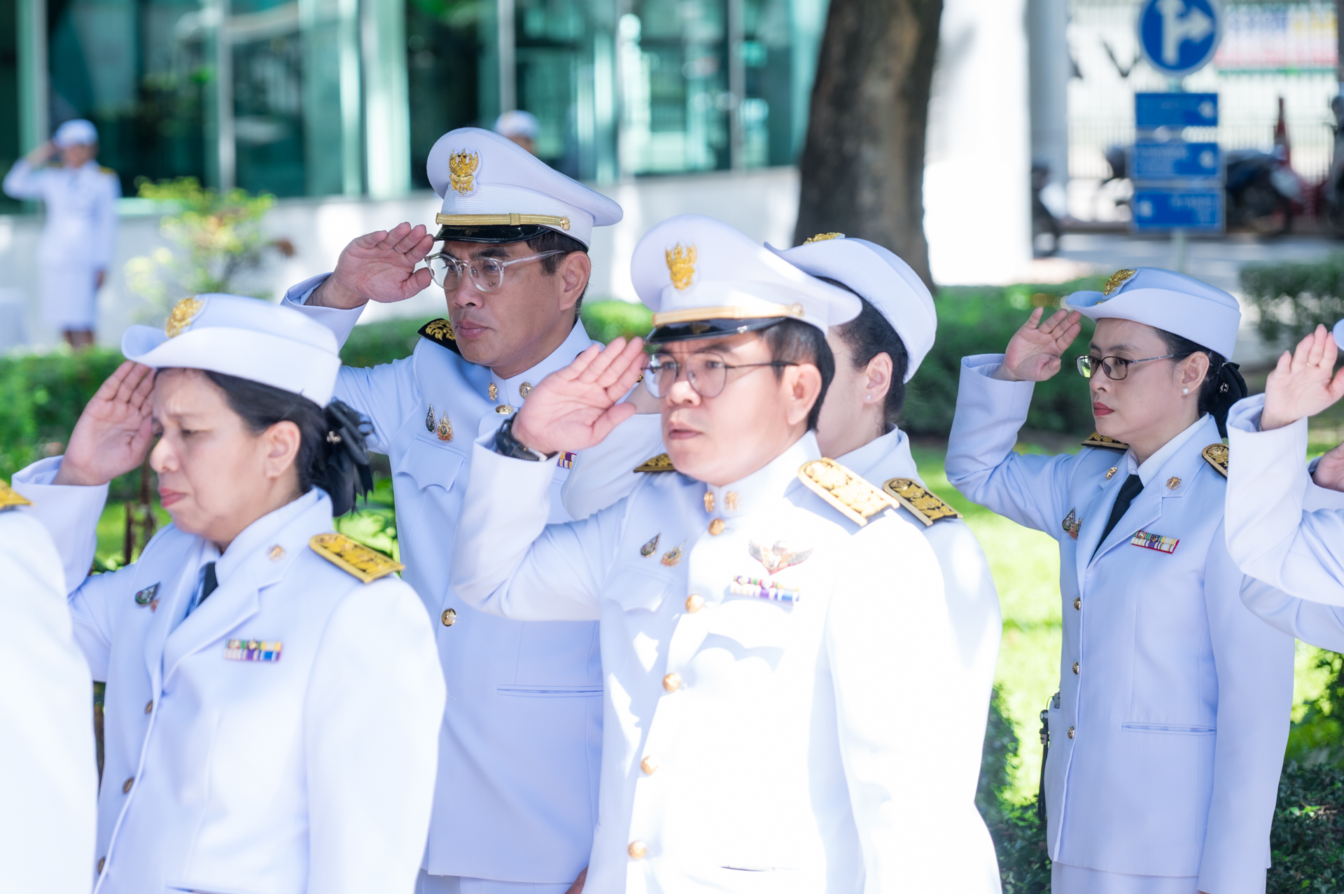 ภาพบรรยากาศ อว. จัดพิธีวางพุ่มดอกไม้เทิดพระเกียรติ ร.9 เนื่องในวันเทคโนโลยีของไทย 2568 รำลึกพระมหากรุณาธิคุณ “พระบิดาแห่งเทคโนโลยีของไทย”