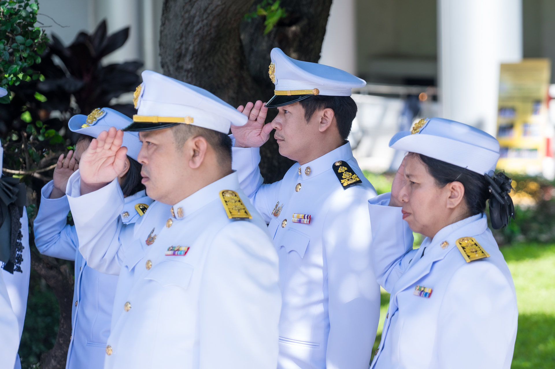 ภาพบรรยากาศ อว. จัดพิธีวางพุ่มดอกไม้เทิดพระเกียรติ ร.9 เนื่องในวันเทคโนโลยีของไทย 2568 รำลึกพระมหากรุณาธิคุณ “พระบิดาแห่งเทคโนโลยีของไทย”