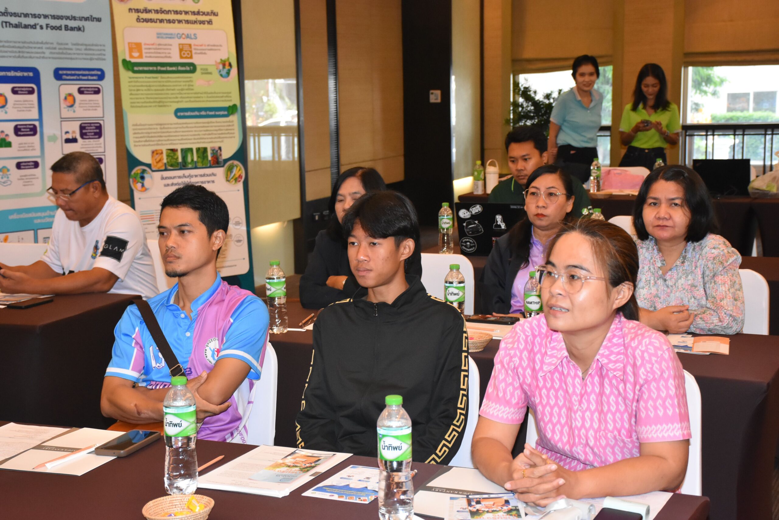 ภาพบรรยากาศภายในงานเปิดรับ “อาสาสมัครรักษ์อาหาร” พื้นที่ชลบุรี เน้นบทบาทสำคัญ “ตัวกลาง” ส่งต่ออาหารสู่กลุ่มเปราะบาง เพื่อขับเคลื่อน Food Bank 