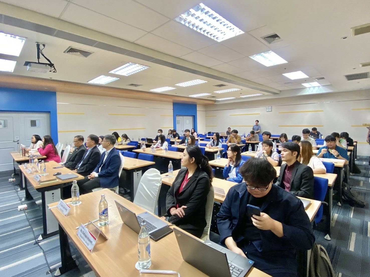ภาพผู้เข้าร่วมสัมมนา ESEM Workshop ที่อุทยานวิทยาศาสตร์ประเทศไทย