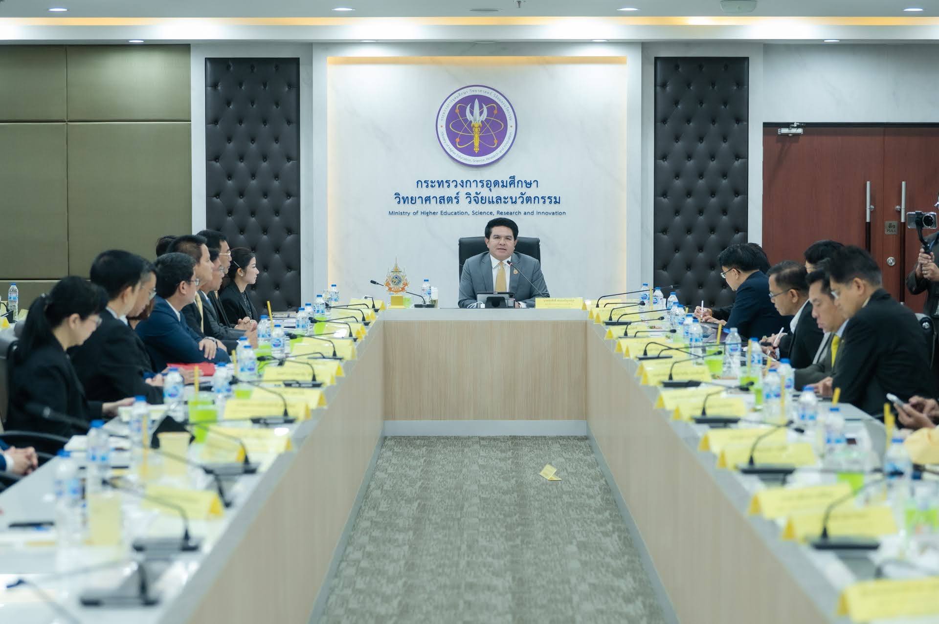 ภาพนายสุรศักดิ์ พันธ์เจริญวรกุล รมว.กระทรวง อว. ได้แถลงนโยบายการทำงาน