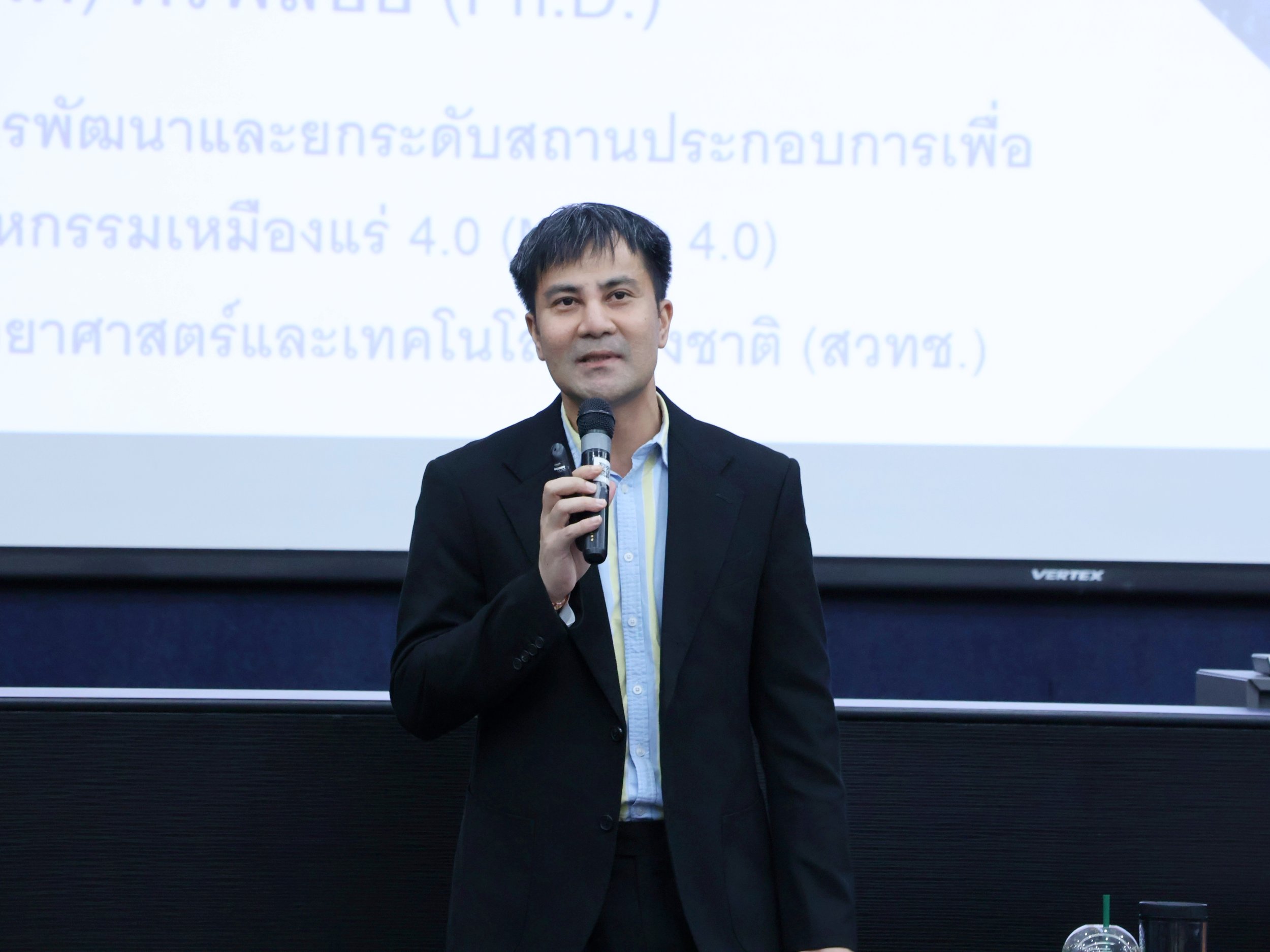 ภาพ ดร.สุภวุฒิ ศรีพลอย บรรยายหัวข้อ วิธีการประยุกต์ใช้งานเครื่องมือเพื่อการทำ Gap Analysis”