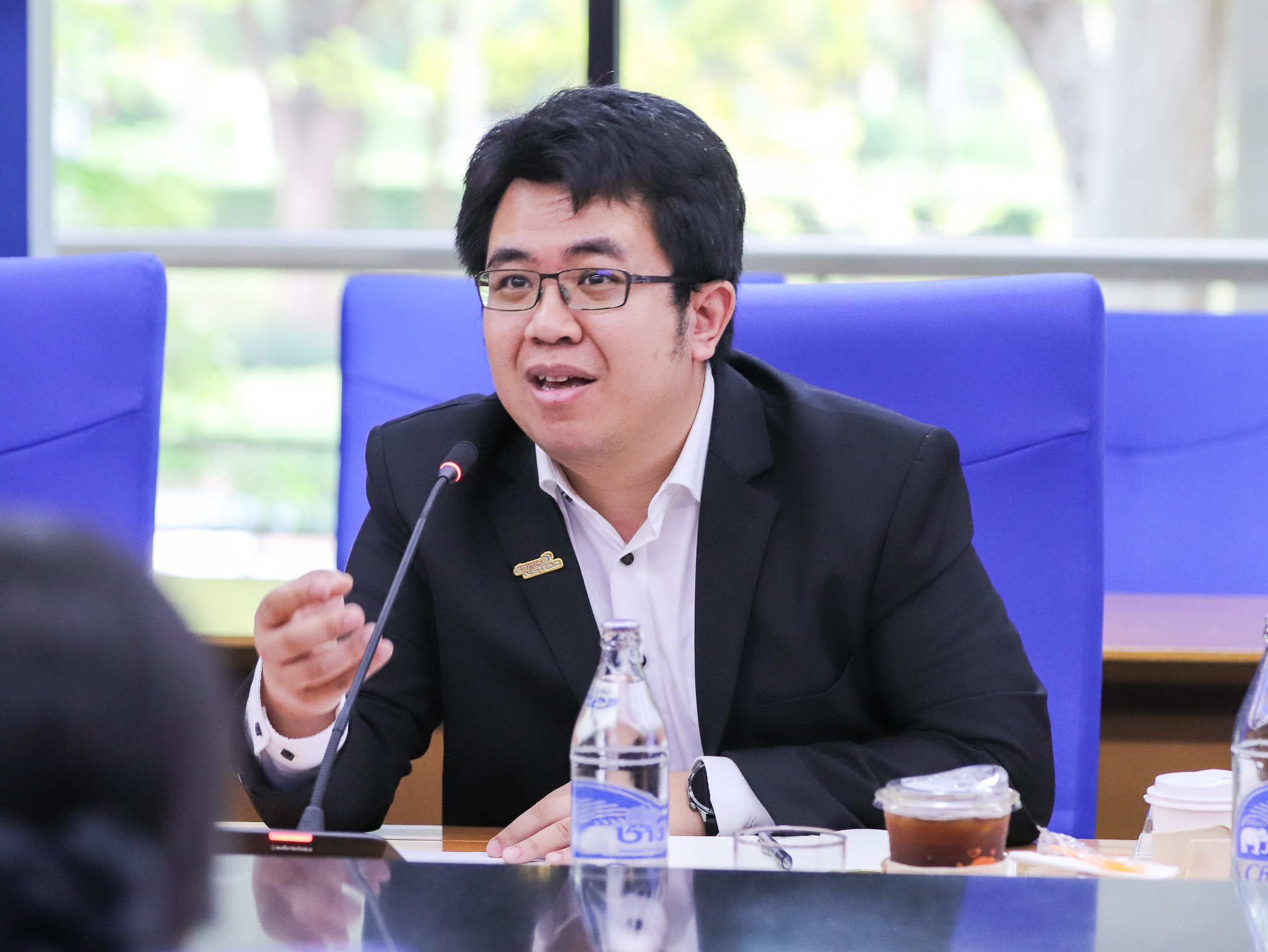 แนวทางการถือหุ้นและร่วมทุนขององค์การมหาชน ร่วมกับคณะจากสำนักงานคณะกรรมการพัฒนาระบบราชการ (ก.พ.ร.)