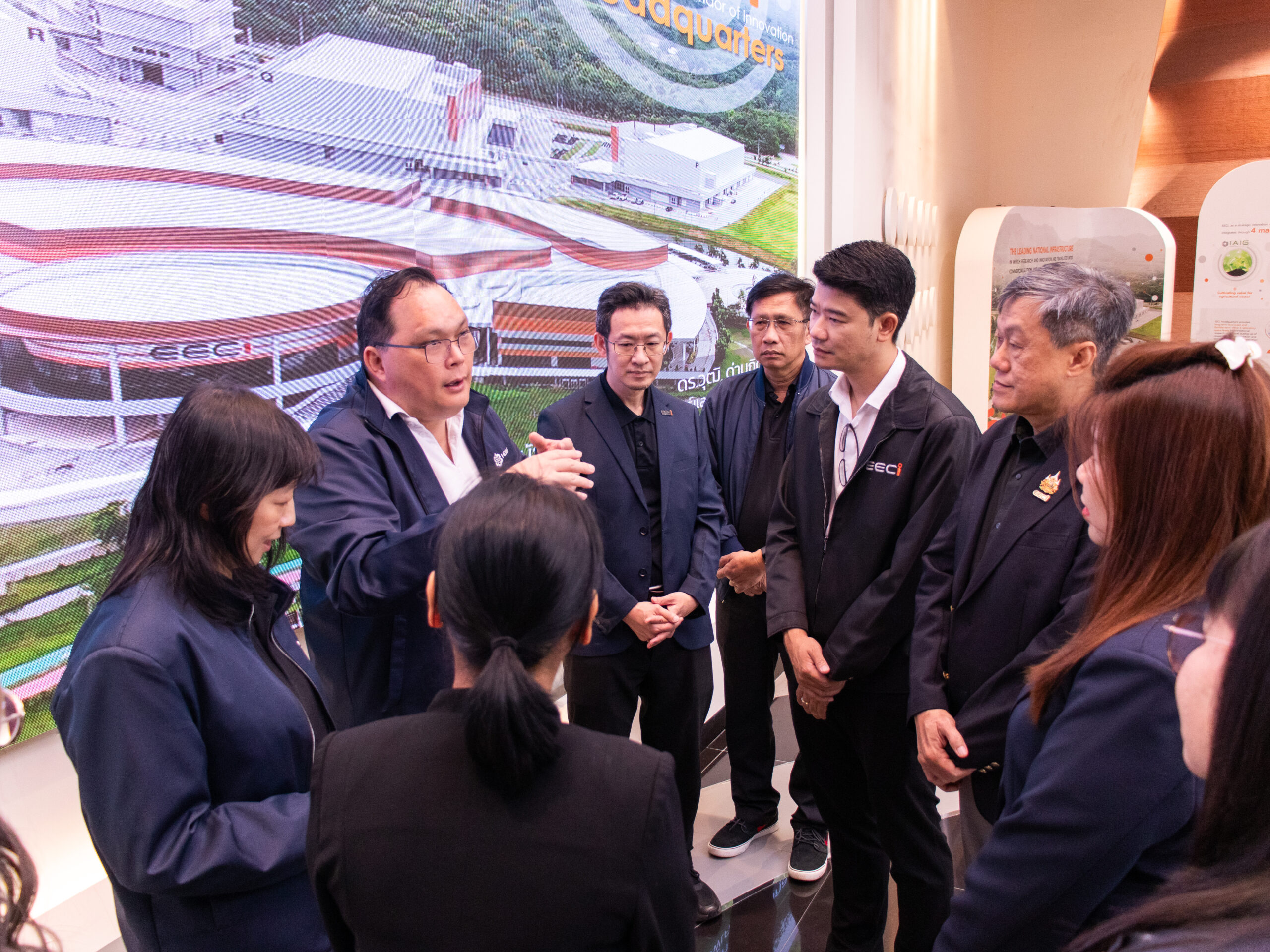 ภาพกระปรึกษาหารือของคณะผู้เยี่ยมชม