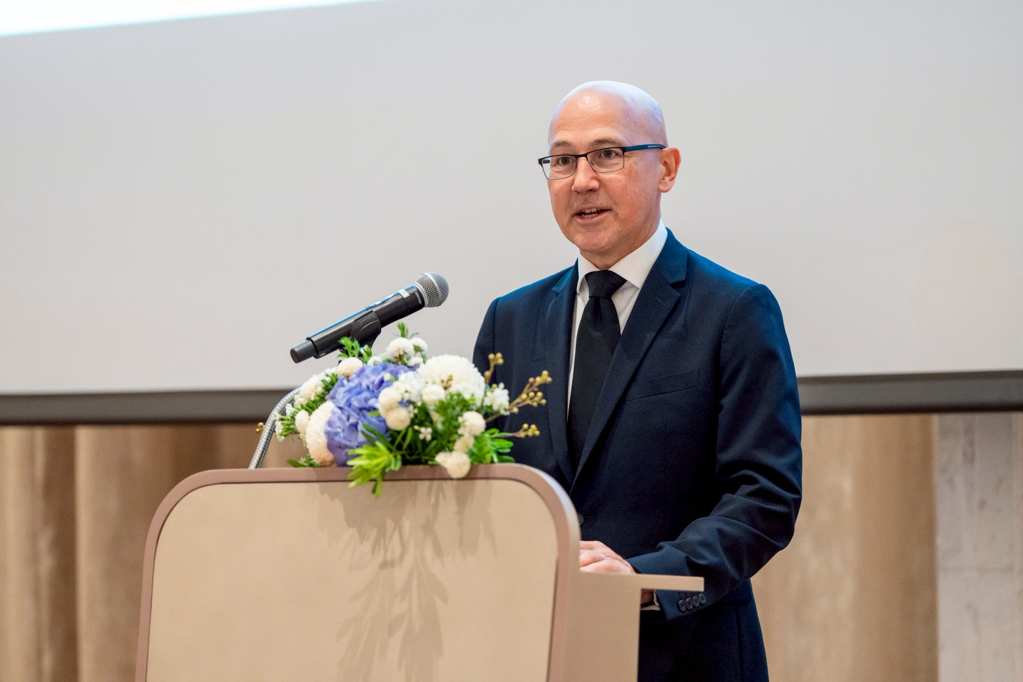 ภาพนายมาร์ค กูดดิ้ง เอกอัครราชทูตอังกฤษประจำประเทศไทย กล่าวถึง ในวาระครบรอบ 170 ปีแห่งความสัมพันธ์ทางการทูตระหว่างสหราชอาณาจักรและประเทศไทย 