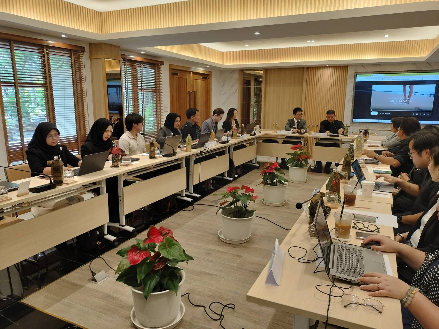 ภาพผู้บริหารสวทช. ร่วมเปิดงานนวัตกรรมสมุนไพรที่จังหวัดกระบี่