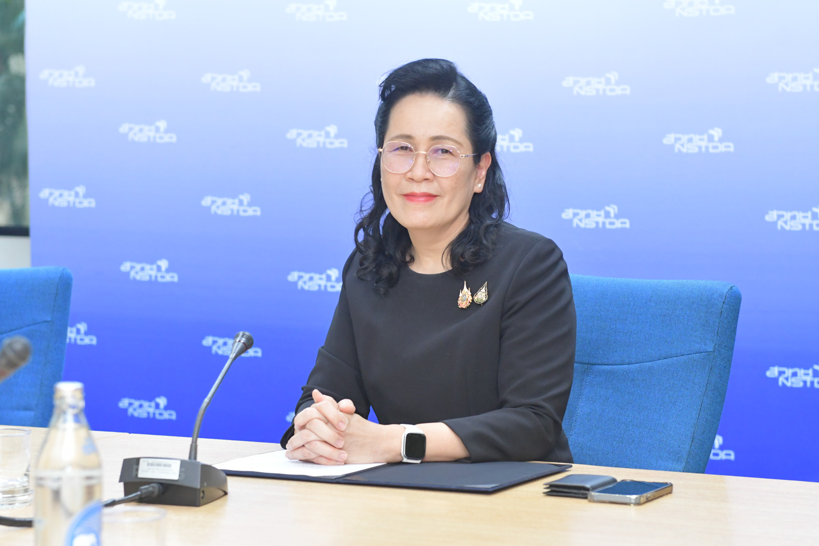 ภาพ ดร.จุฬารัตน์ ตันประเสริฐ รองผู้อำนวยการ สวทช. กล่าวขอบคุณมิตซูบิชิ อีเล็คทริค คอนซูมเมอร์ โปรดักส์ (ประเทศไทย)