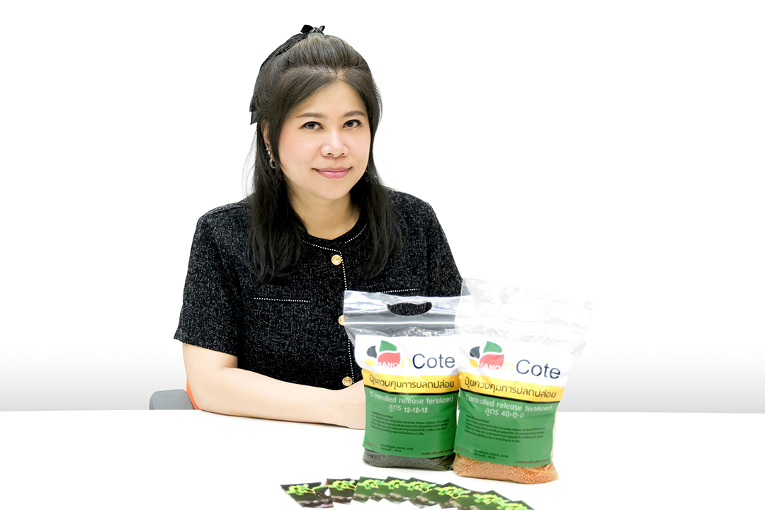 ดร.กนิษฐา บุญภาวาณิชกุล นักวิจัยนาโนเทค สวทช. ผู้พัฒนาปุ๋ยควบคุมการปลดปล่อย NANO nCote